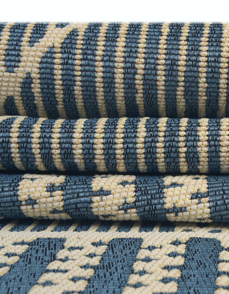 Detail image of  2' 7 x 5' 3  Washable Lattice Indoor / Outdoor Runner Rug