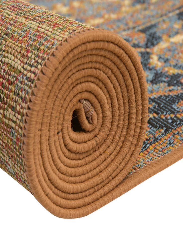 Detail image of  2' 7 x 5' 3  Washable Traditional Indoor / Outdoor Runner Rug