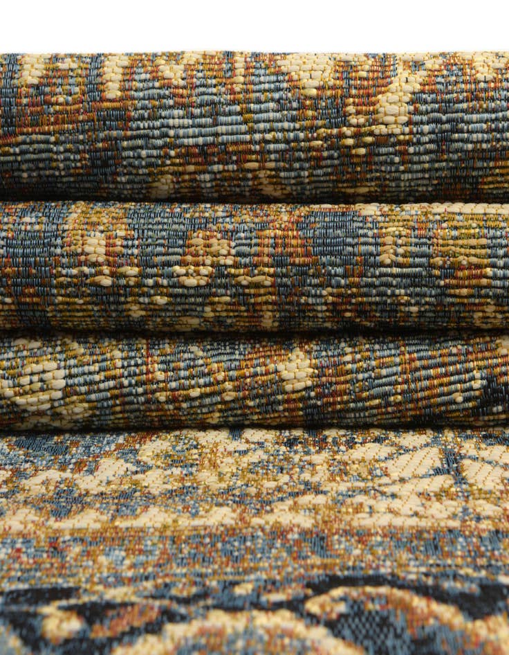 Detail image of  2' 7 x 5' 3  Washable Traditional Indoor / Outdoor Runner Rug