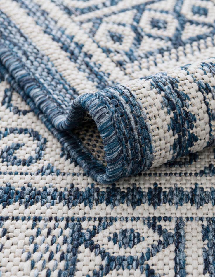 Detail image of  2' x 4'  Washable Traditional Indoor / Outdoor Runner Rug