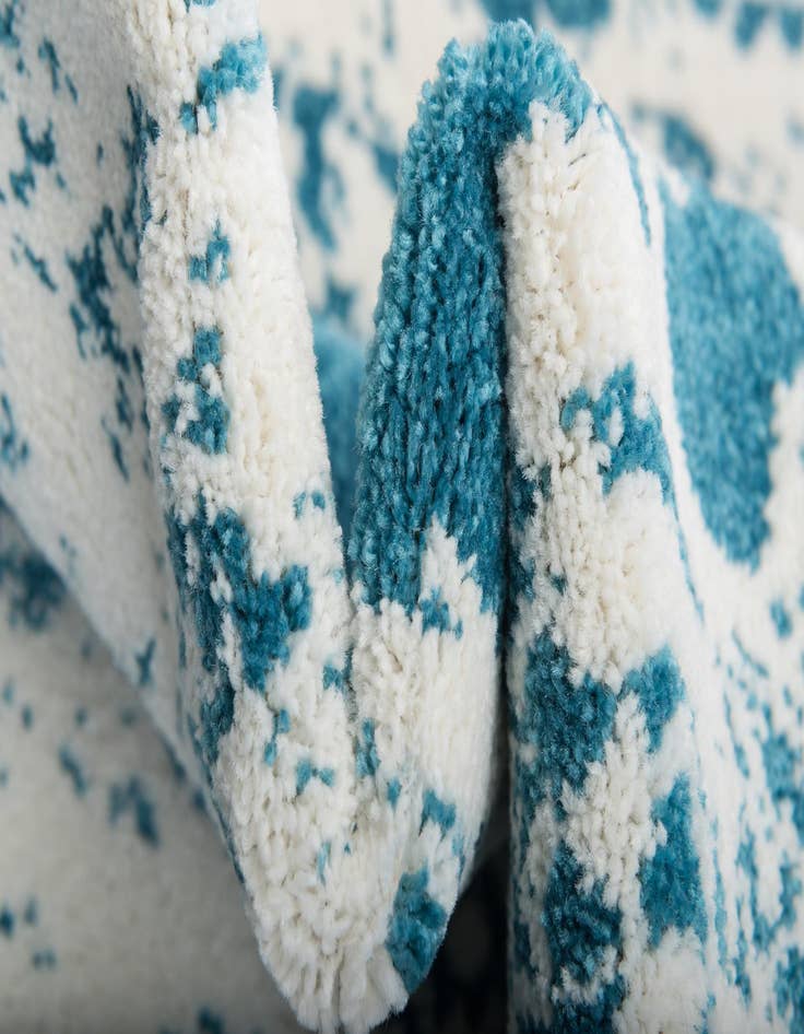 Detail image of 2' 7 x 10' Veneto Runner Rug