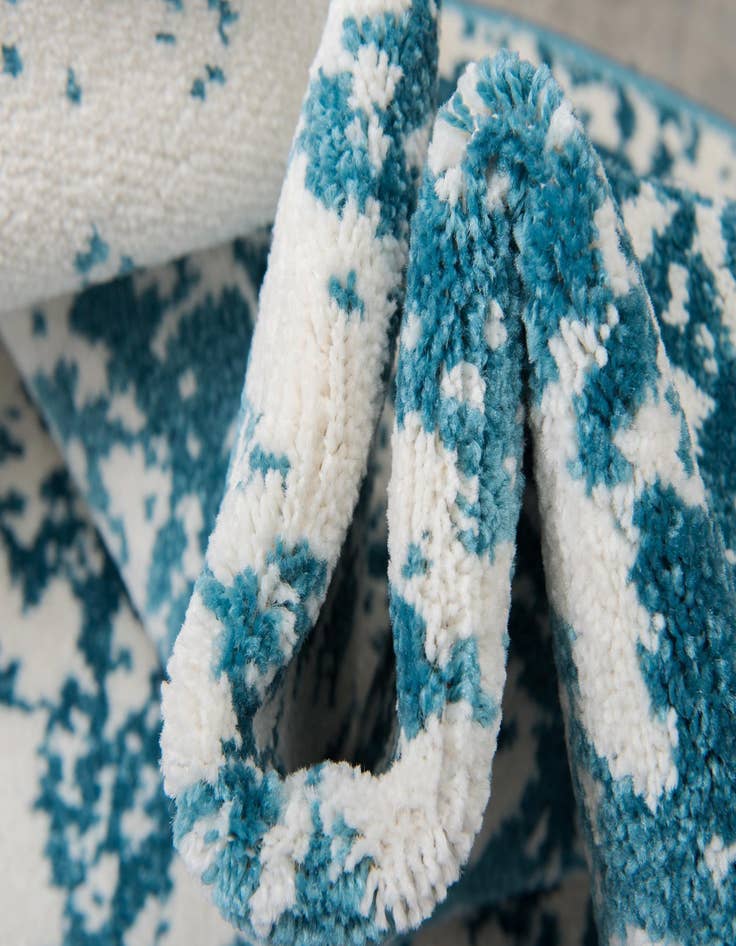 Detail image of 2' x 6' Veneto Runner Rug