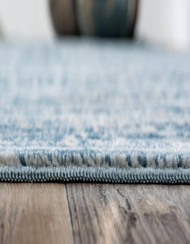 Detail image of  2' 7 x 10' Victoria Runner Rug