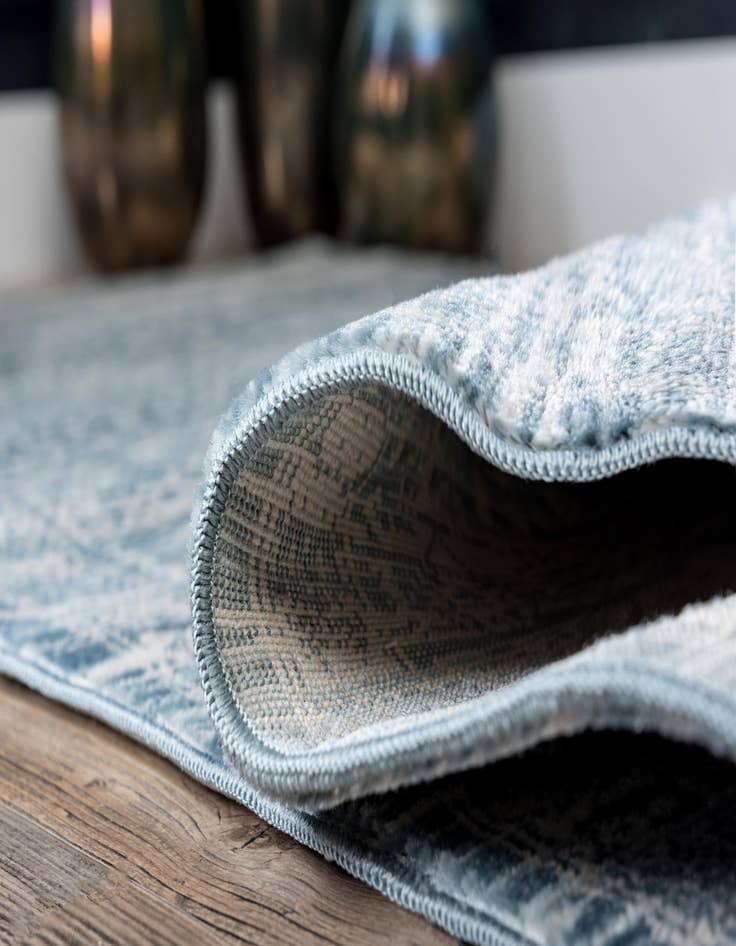 Detail image of  2' 7 x 10' Victoria Runner Rug