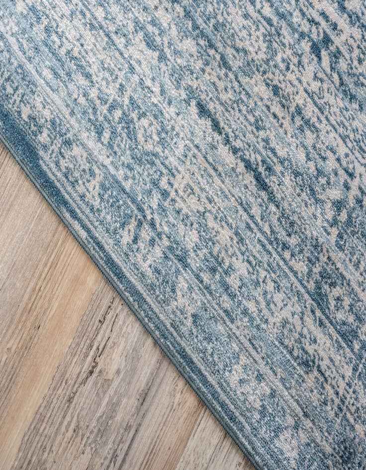 Detail image of  2' 7 x 10' Victoria Runner Rug