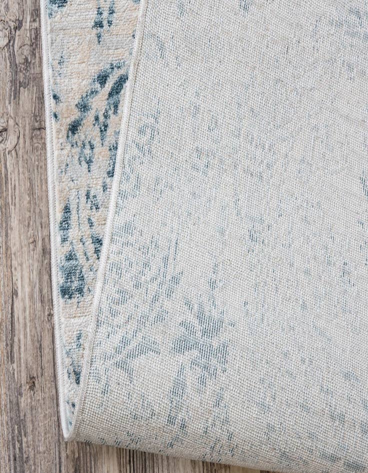 Detail image of  2' 7 x 6' Victoria Runner Rug