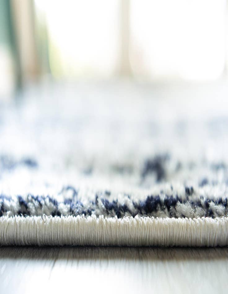 Detail image of  5' 3 x 5' 3 Arlington Square Rug