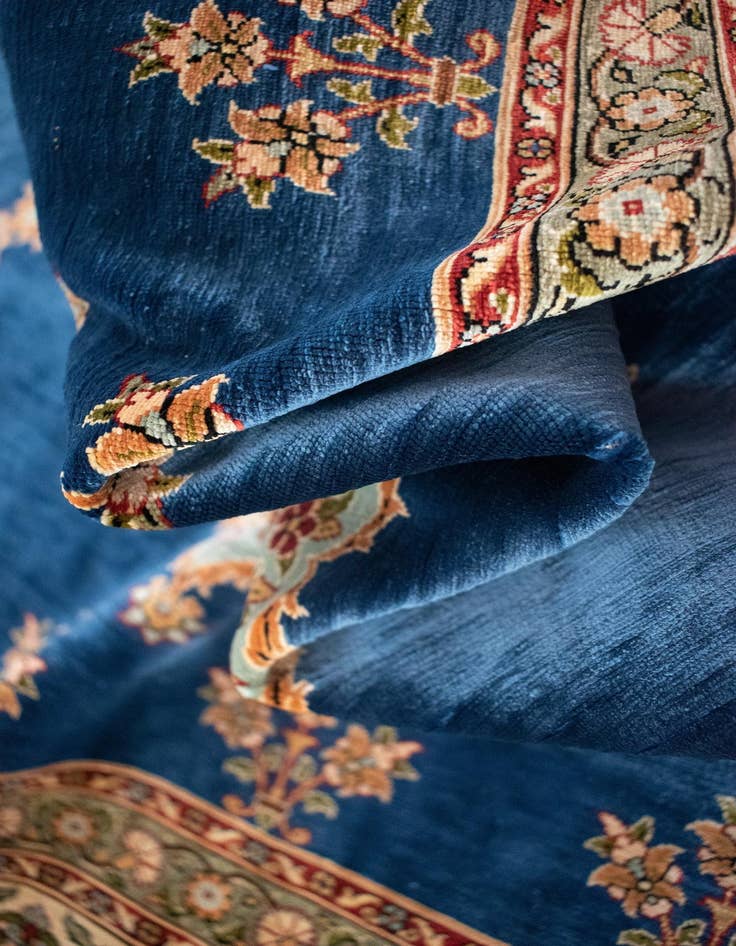 Detail image of  4' 9 x 4' 9 Hereke Silk Square Rug