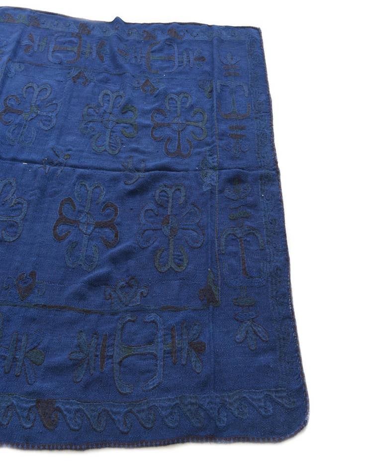 Detail image of  5' 6 x 6' 6  Hand Woven Kilim Suzani Wool Square Rug