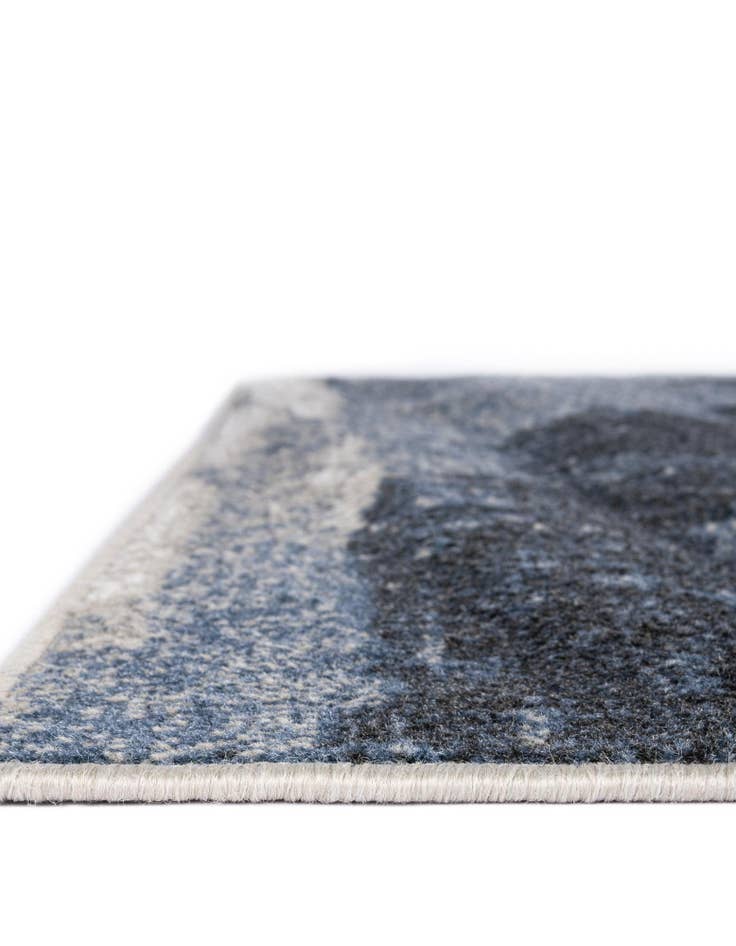 Detail image of  7' 10 x 7' 10 Oslo Square Rug