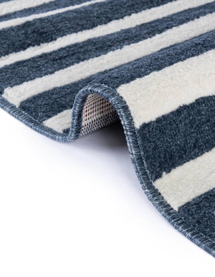 Detail image of  7' 10 x 7' 10 Oslo Square Rug