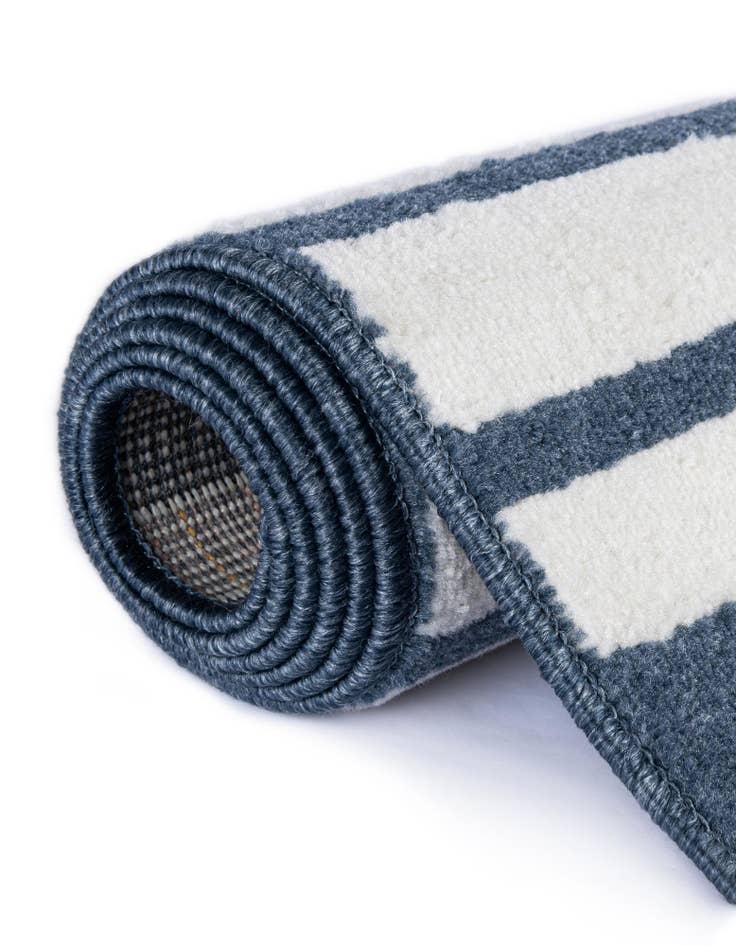 Detail image of  7' 10 x 7' 10 Oslo Square Rug