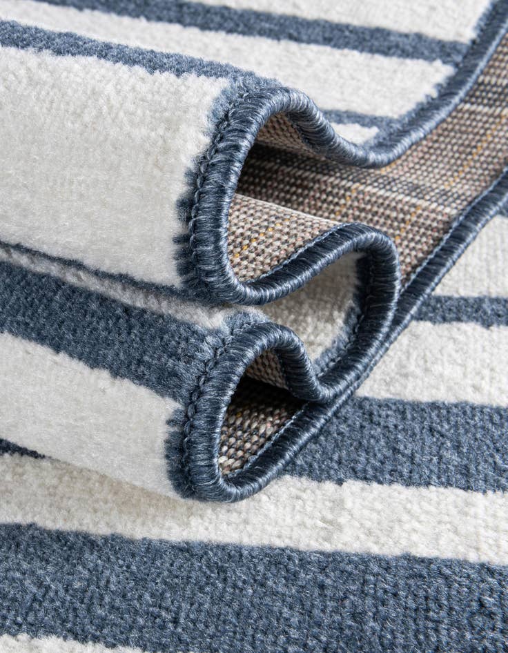 Detail image of  7' 10 x 7' 10 Oslo Square Rug