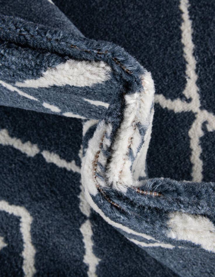 Detail image of  7' 10 x 7' 10 Oslo Square Rug