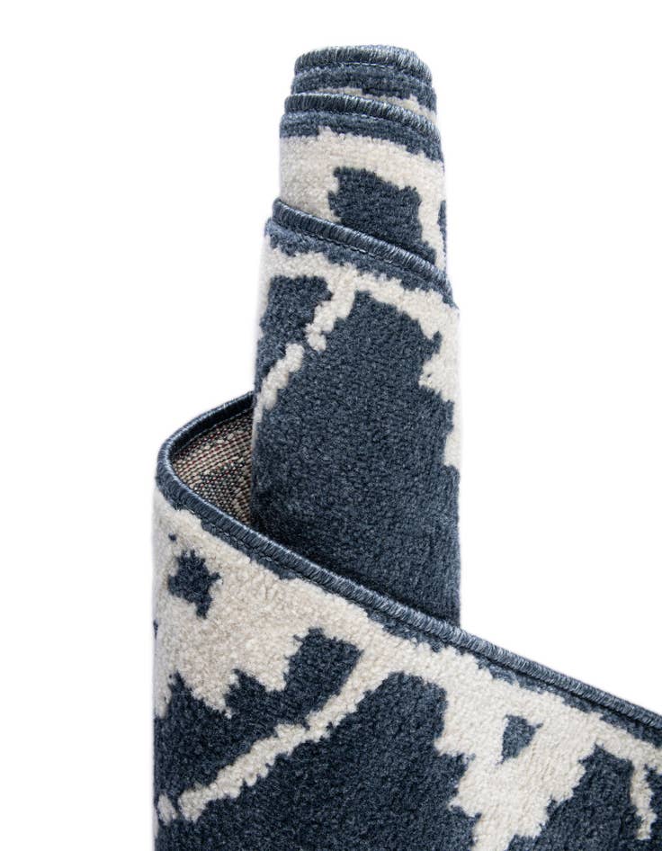 Detail image of  7' 10 x 7' 10 Oslo Square Rug