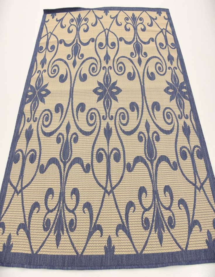 Detail image of  6' x 6'  Washable Botanical Indoor / Outdoor Square Rug