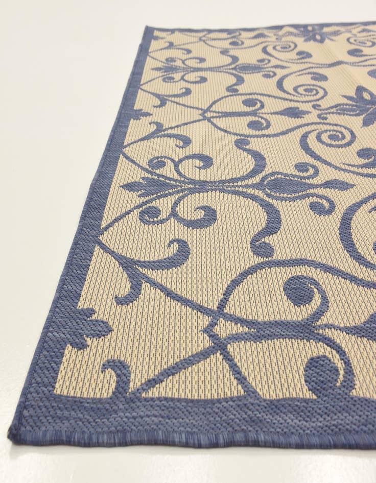 Detail image of  6' x 6'  Washable Botanical Indoor / Outdoor Square Rug