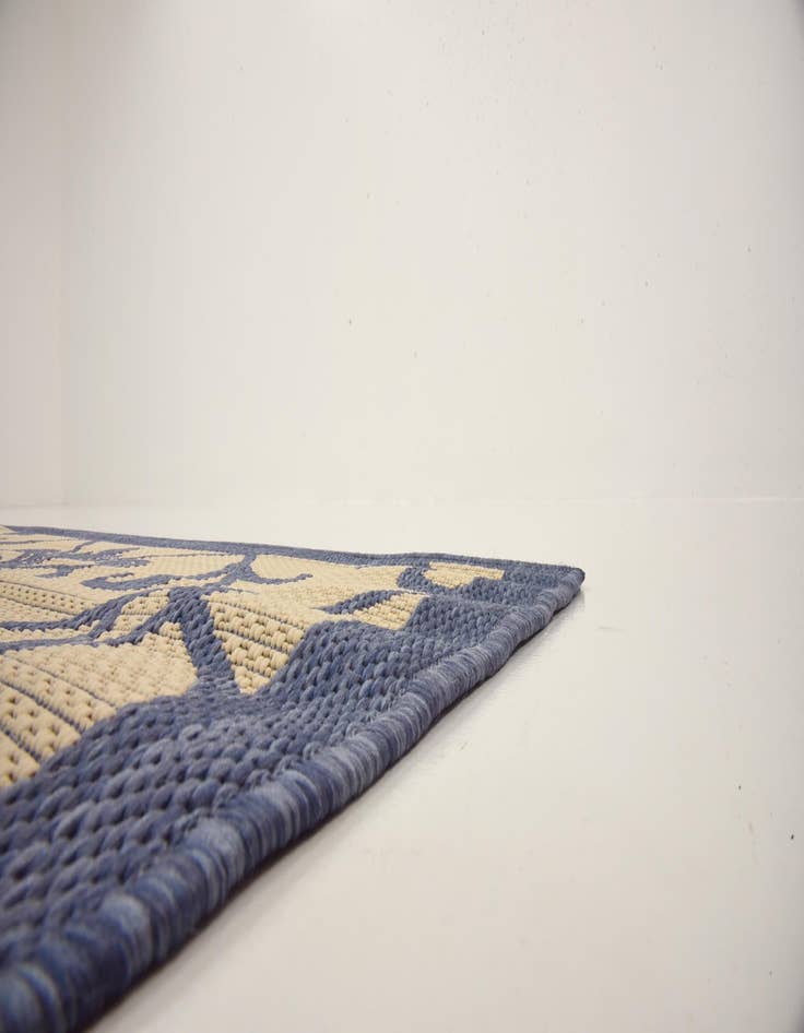 Detail image of  6' x 6'  Washable Botanical Indoor / Outdoor Square Rug