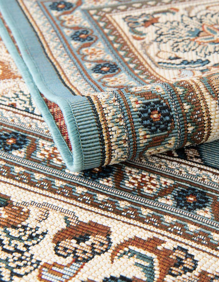 Detail image of  7' 10 x 7' 10  Washable Traditional Indoor / Outdoor Square Rug