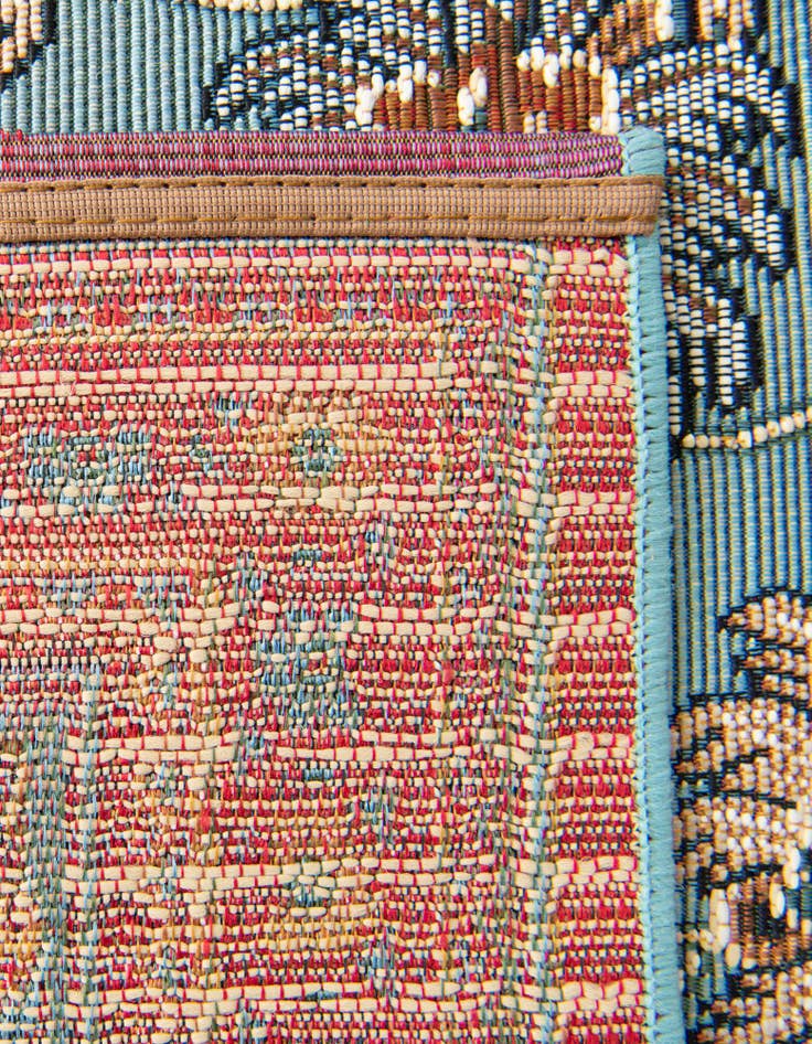 Detail image of  7' 10 x 7' 10  Washable Traditional Indoor / Outdoor Square Rug