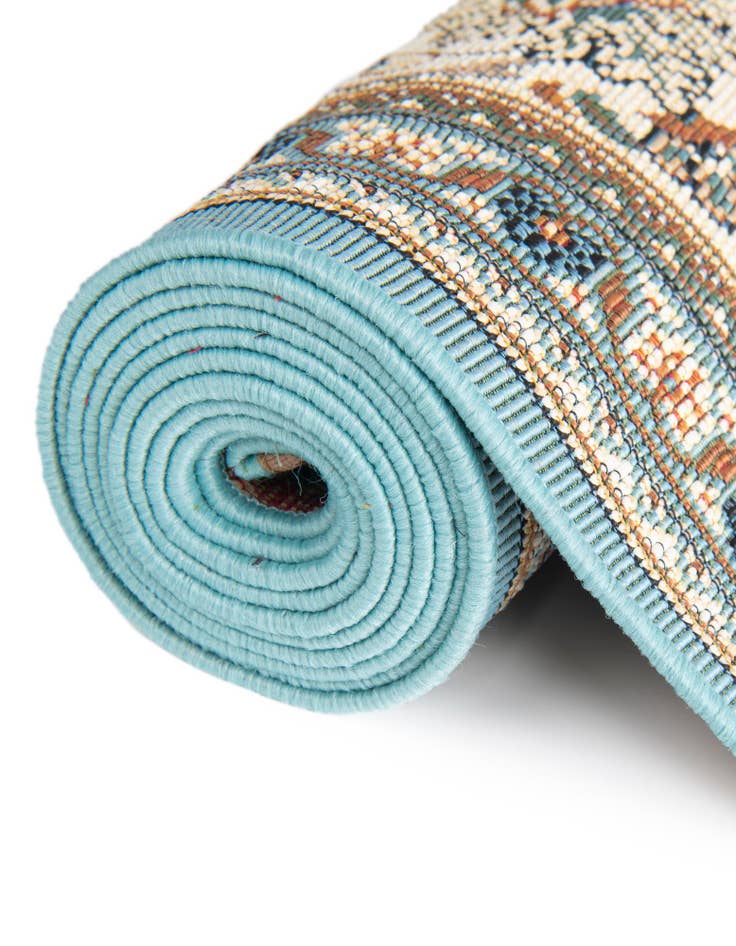 Detail image of  7' 10 x 7' 10  Washable Traditional Indoor / Outdoor Square Rug