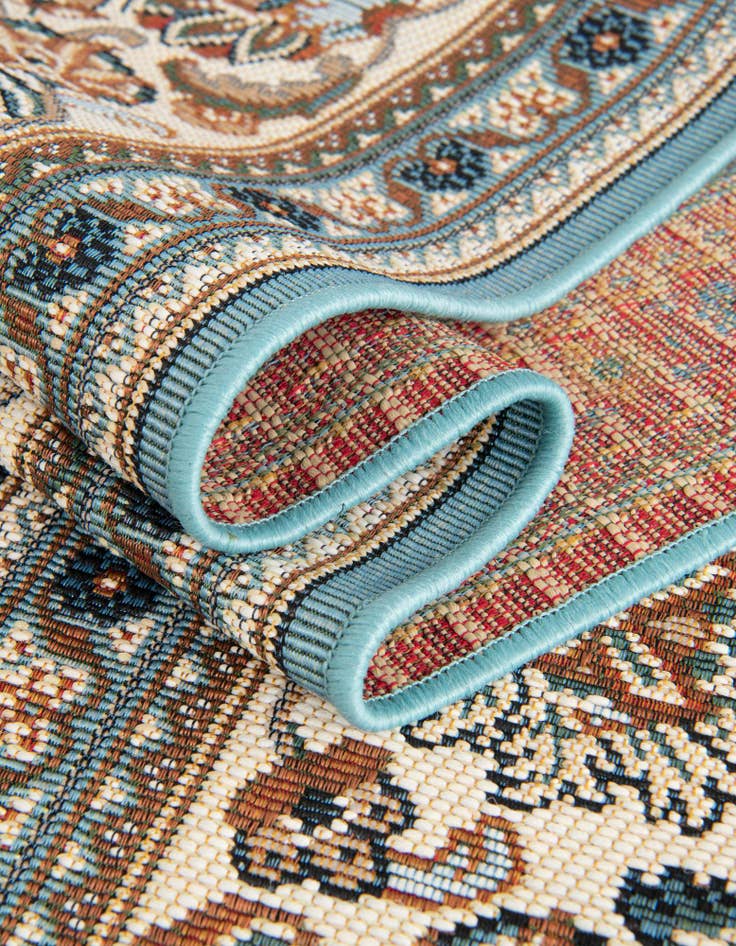 Detail image of  7' 10 x 7' 10  Washable Traditional Indoor / Outdoor Square Rug