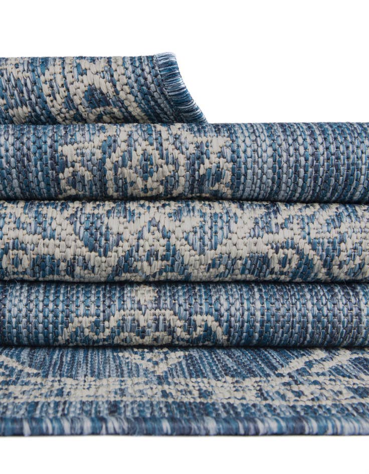 Detail image of  7' 10 x 7' 10  Washable Traditional Indoor / Outdoor Square Rug