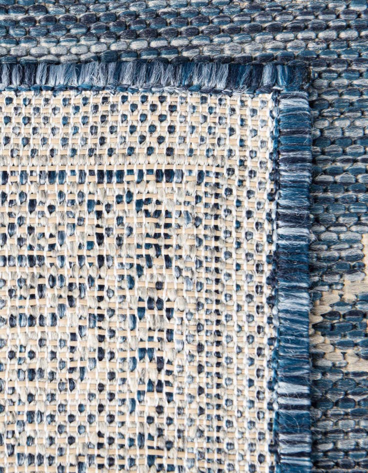 Detail image of  7' 10 x 7' 10  Washable Traditional Indoor / Outdoor Square Rug