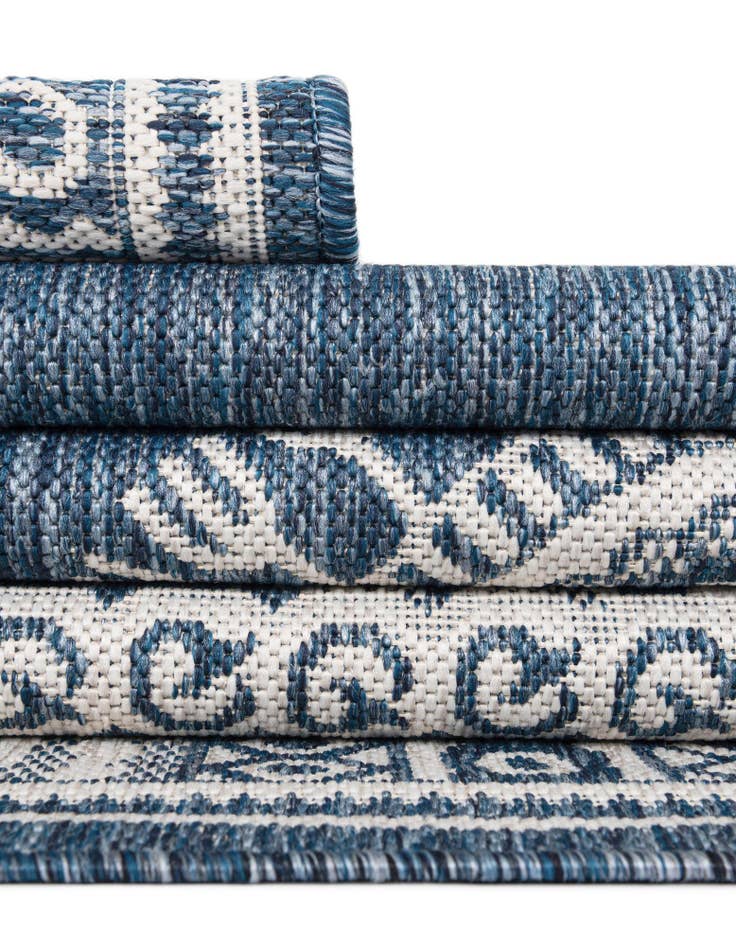 Detail image of  7' 10 x 7' 10  Washable Traditional Indoor / Outdoor Square Rug