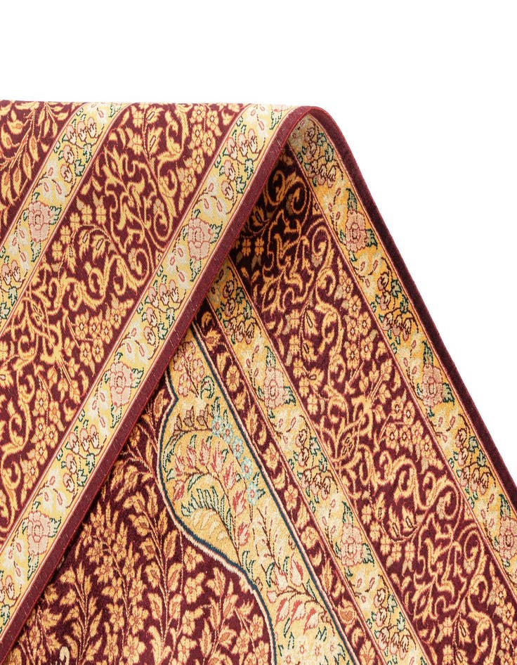 Detail image of  3' 5 x 4' 11 Ghom Silk Rug