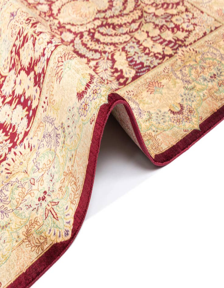 Detail image of  3' 3 x 4' 10 Ghom Silk Rug