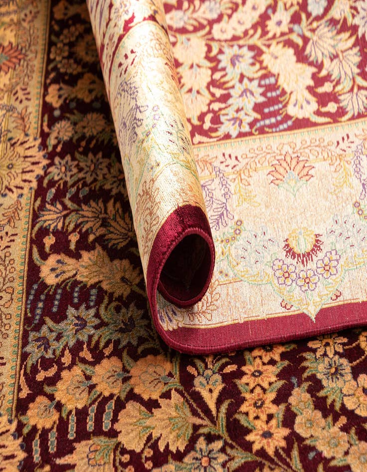 Detail image of  3' 3 x 4' 10 Ghom Silk Rug
