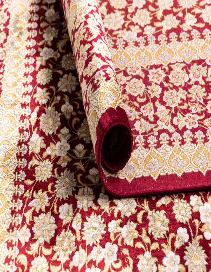 Detail image of  4' 4 x 6' 9 Ghom Silk Rug