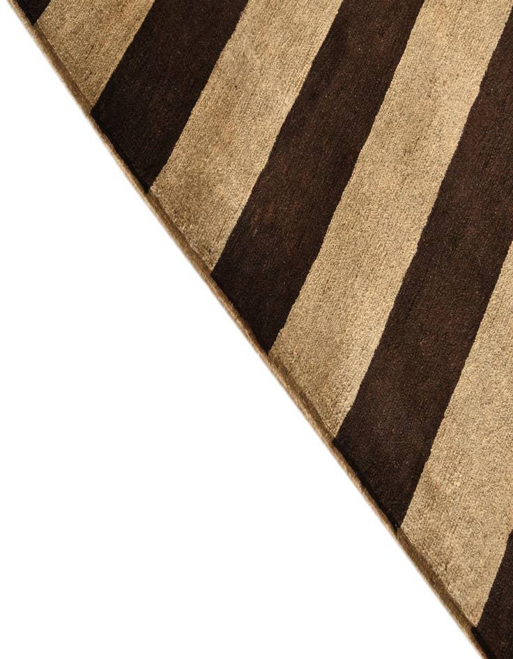 Detail image of  5' 1 x 6' 6  Hand Knotted Modern Ziegler Rug