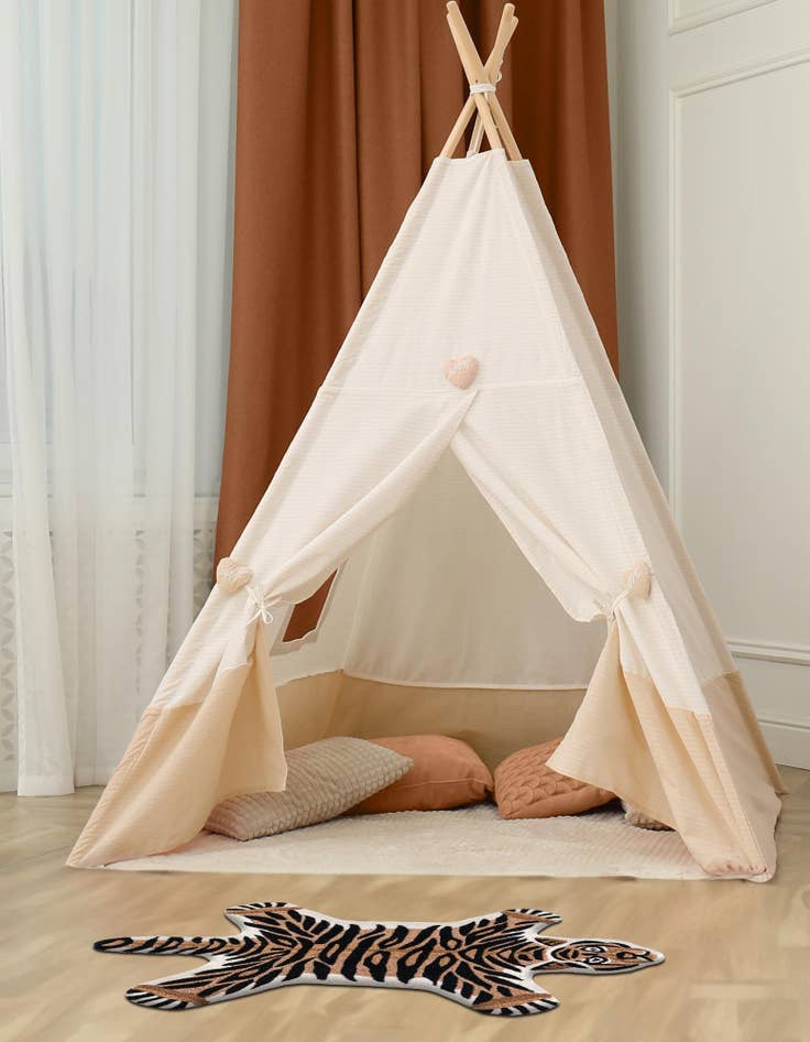 Detail image of  4' 1 x 6' 1 Playtime Kids Wool Freeform Rug