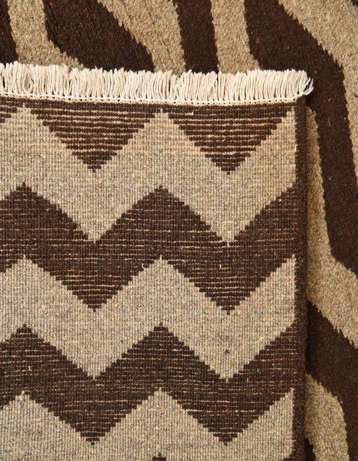 Detail image of  4' 10 x 6' 3  Hand Knotted Modern Ziegler Rug