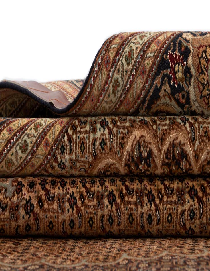 Detail image of  6' 6 x 9' 8 Tabriz Mahi Oval Rug