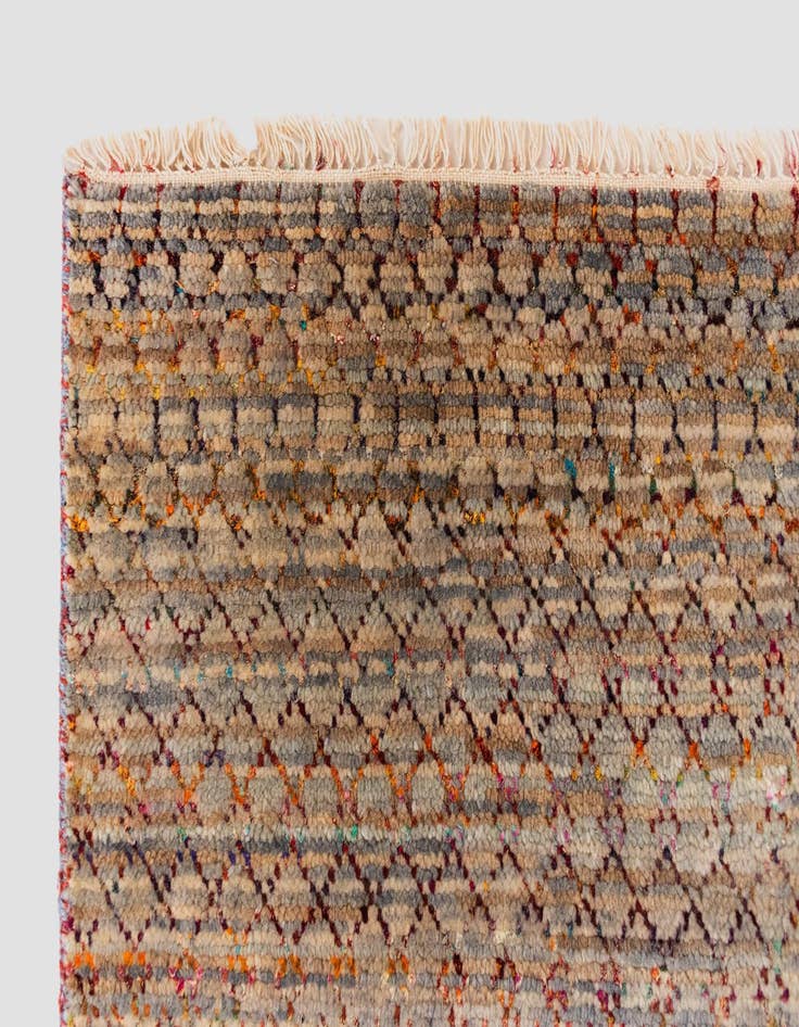 Detail image of  6' 8 x 9' 11 Agra Wool Rug