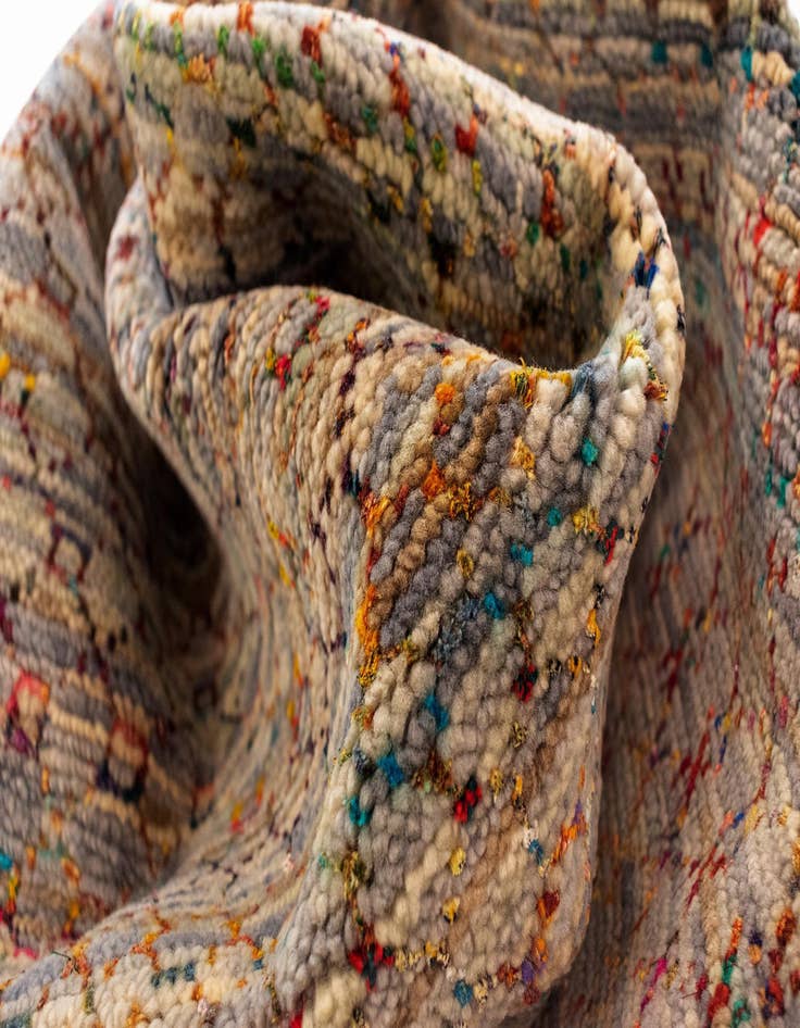 Detail image of  6' 8 x 9' 11 Agra Wool Rug