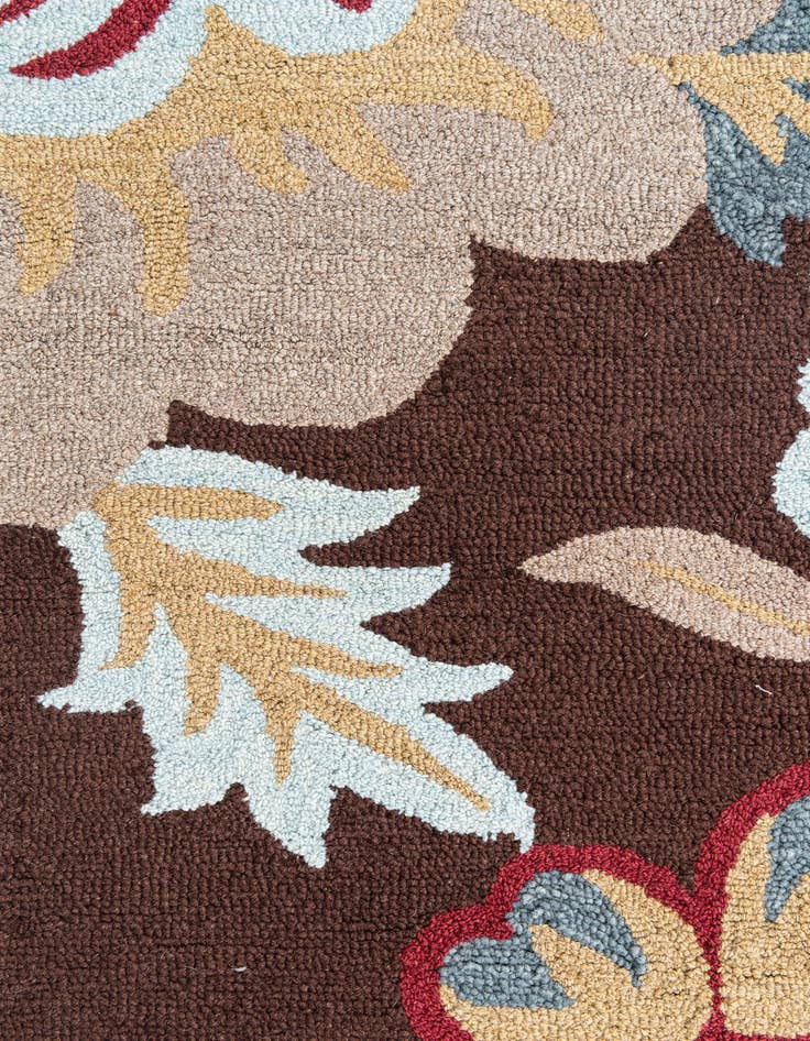 Detail image of  4' x 6' Agra Rug