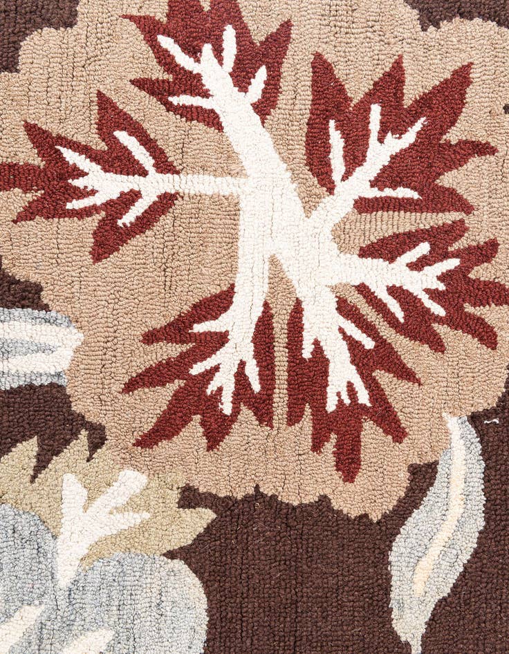 Detail image of  4' x 5' 10 Agra Rug