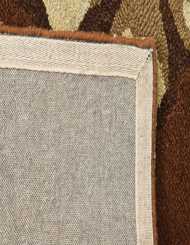 Detail image of  3' 11 x 5' 10 Agra Wool Rug