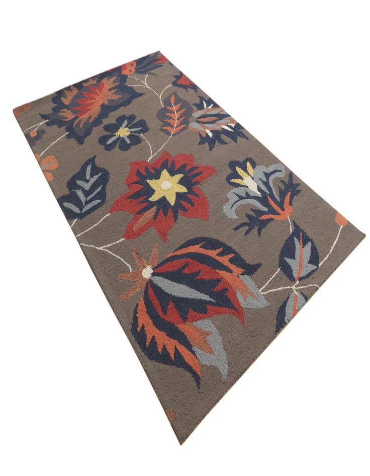 Detail image of  5' 1 x 8' Agra Wool Rug