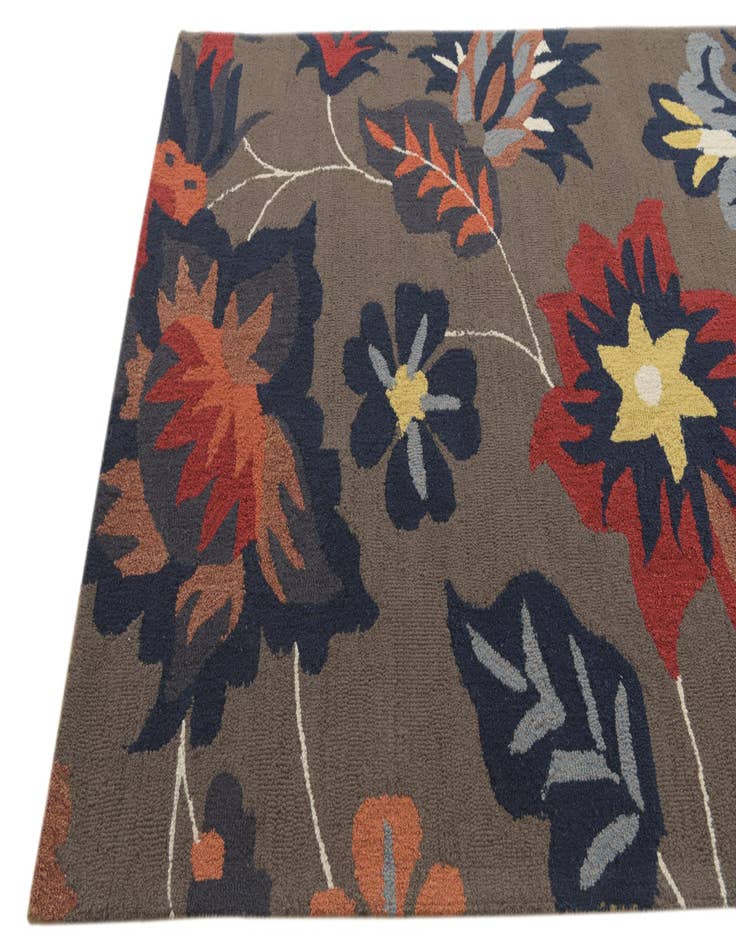 Detail image of  5' 1 x 8' Agra Wool Rug