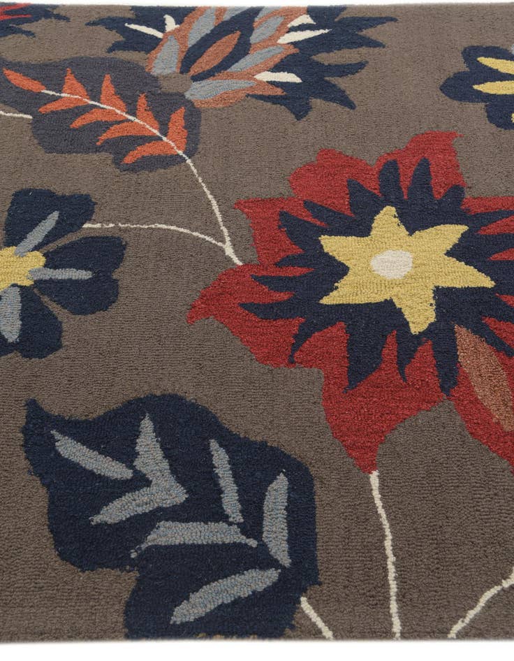 Detail image of  5' 1 x 8' Agra Wool Rug