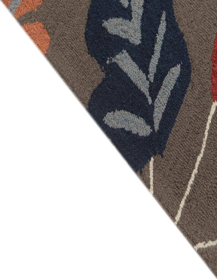 Detail image of  5' 1 x 8' Agra Wool Rug