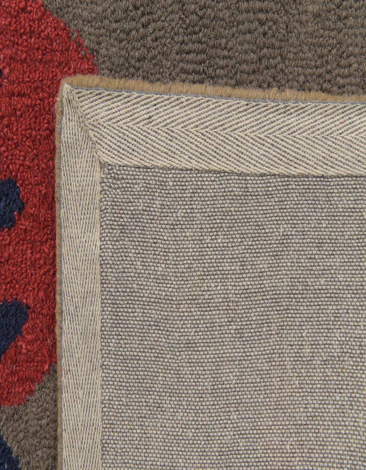 Detail image of  5' 1 x 8' Agra Wool Rug