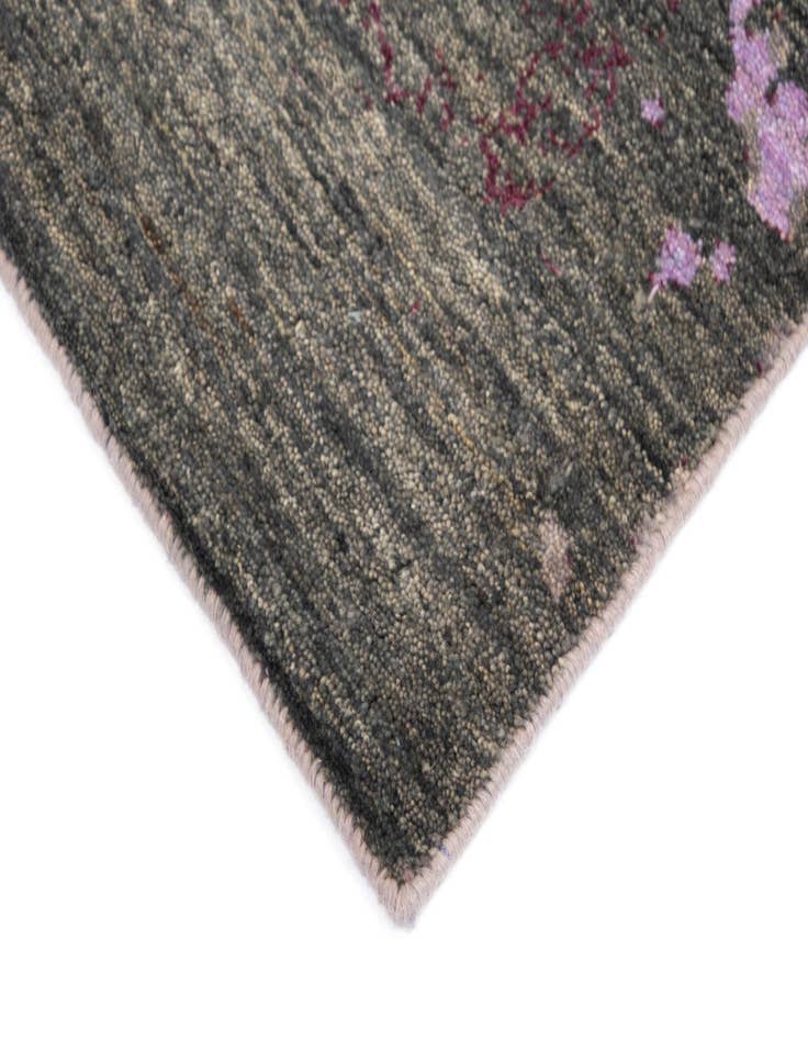 Detail image of  5' 7 x 7' 9 Anar Wool Rug