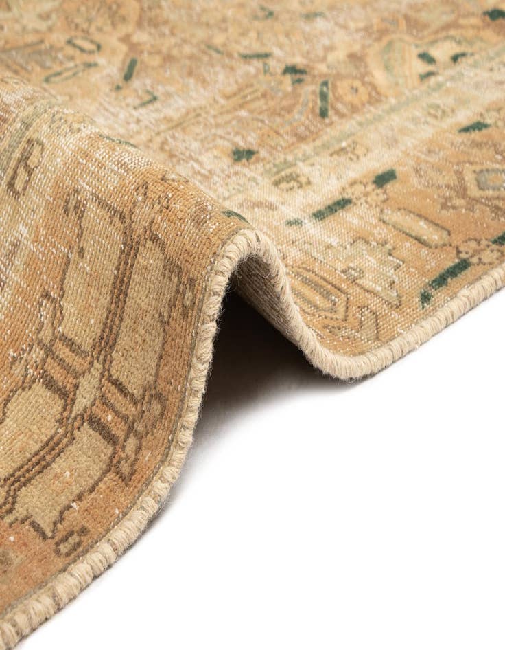 Detail image of  5' 8 x 8' 11 Arak Wool Rug