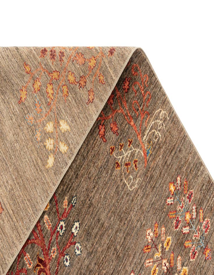 Detail image of  6' 9 x 9' 6 Ariana Wool Rug